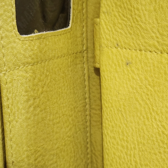 Steve Madden Citron Yellow Stamped Logo Zippered Wristlet- 8×5×1.5 - Picture 5 of 6